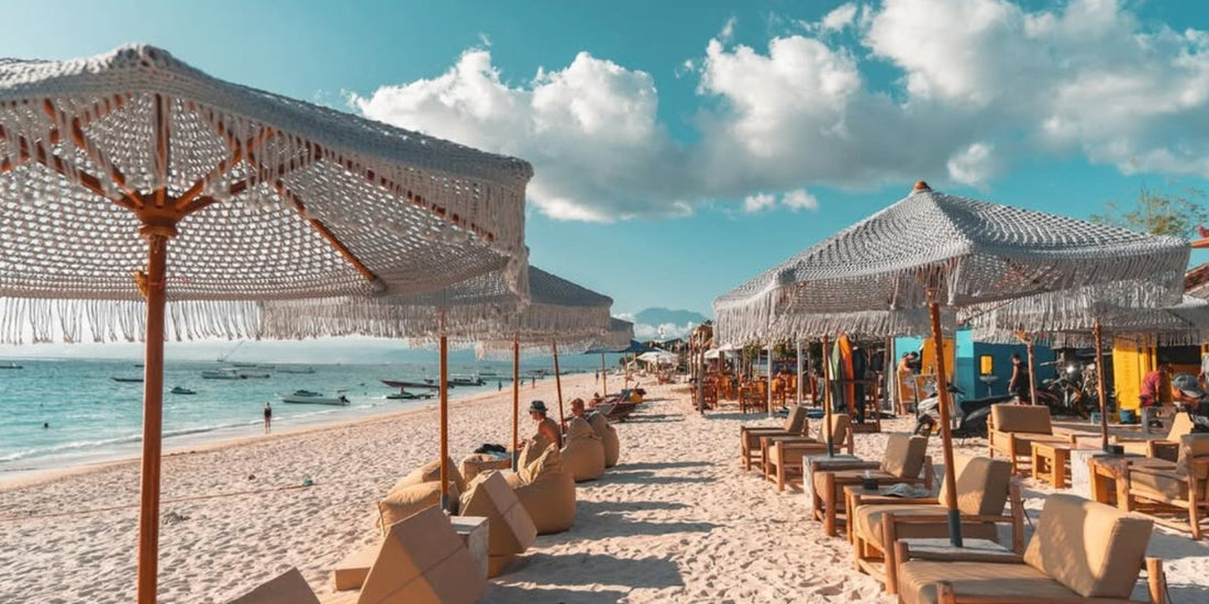 Bonzer Beach Cafe on Jungut Batu Beach