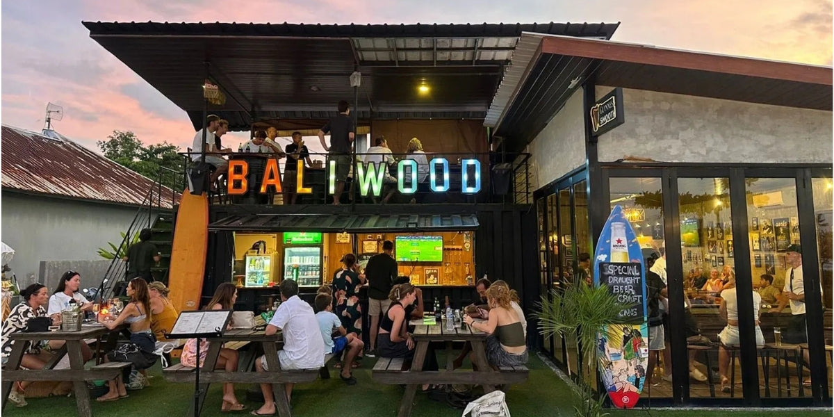 Baliwood Bar and Resto - Nusa Lembongan