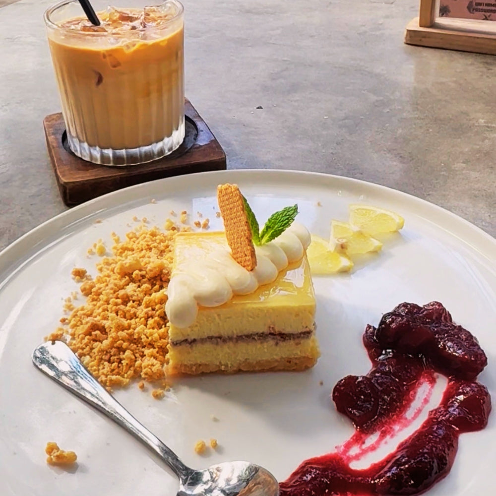 Cheesecake and Iced Latte at Bonzer Street Cafe - Nusa Lembongan