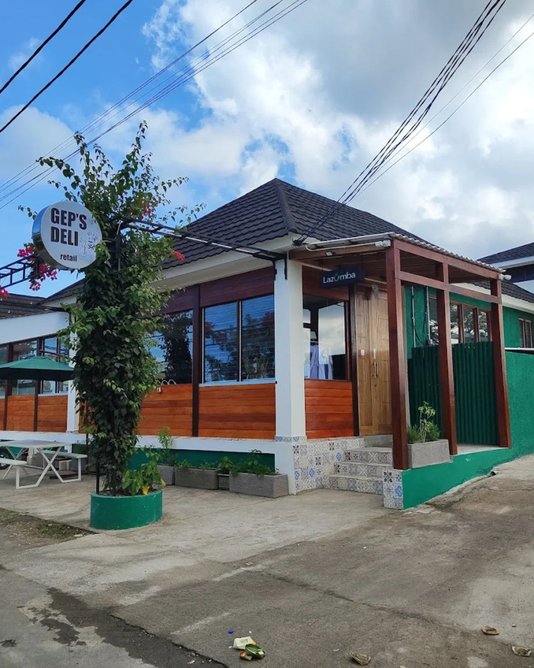 Shop front of Geps Deli in Nusa Lembongan