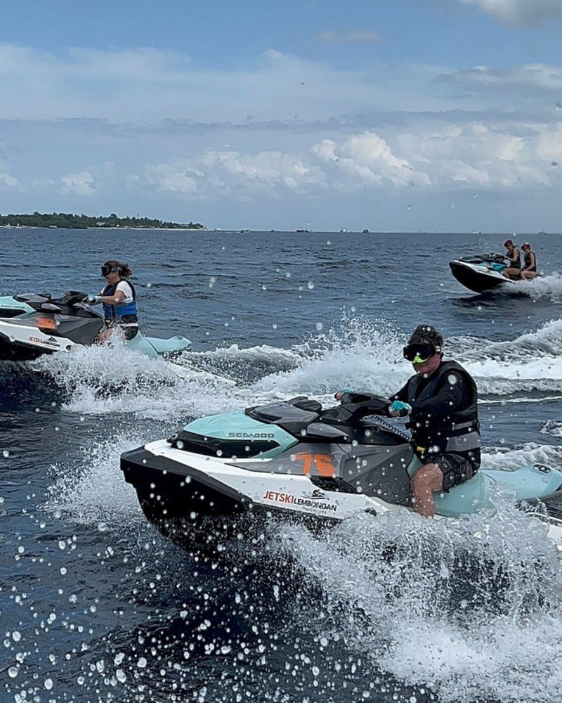 Jet Ski's Lembongan hitting the water