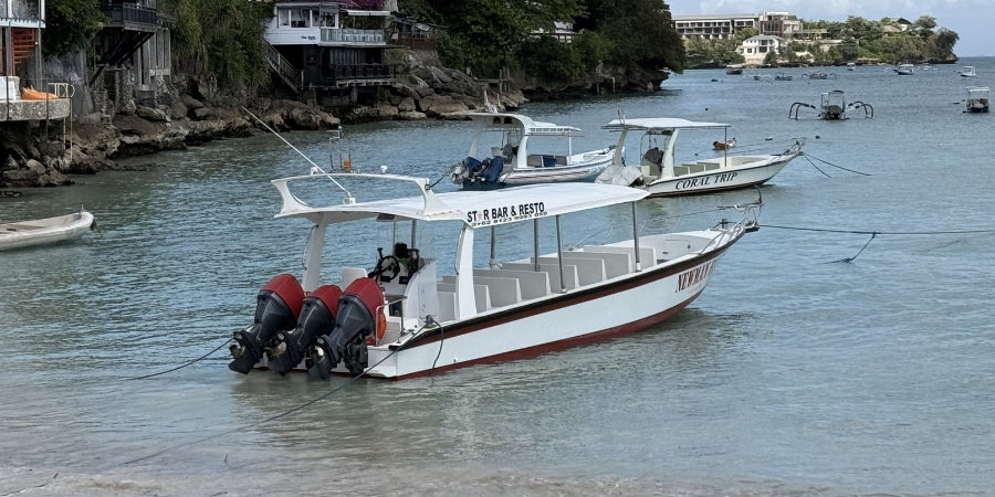 Newmans Snorkelling Boat moored at the beach of Jungut Batu