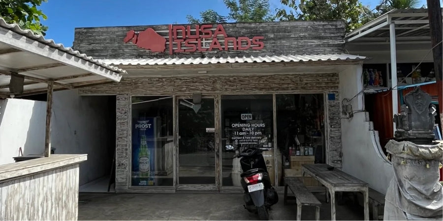 The front of Nusa Islands Bottle Shop, Mushroom Bay