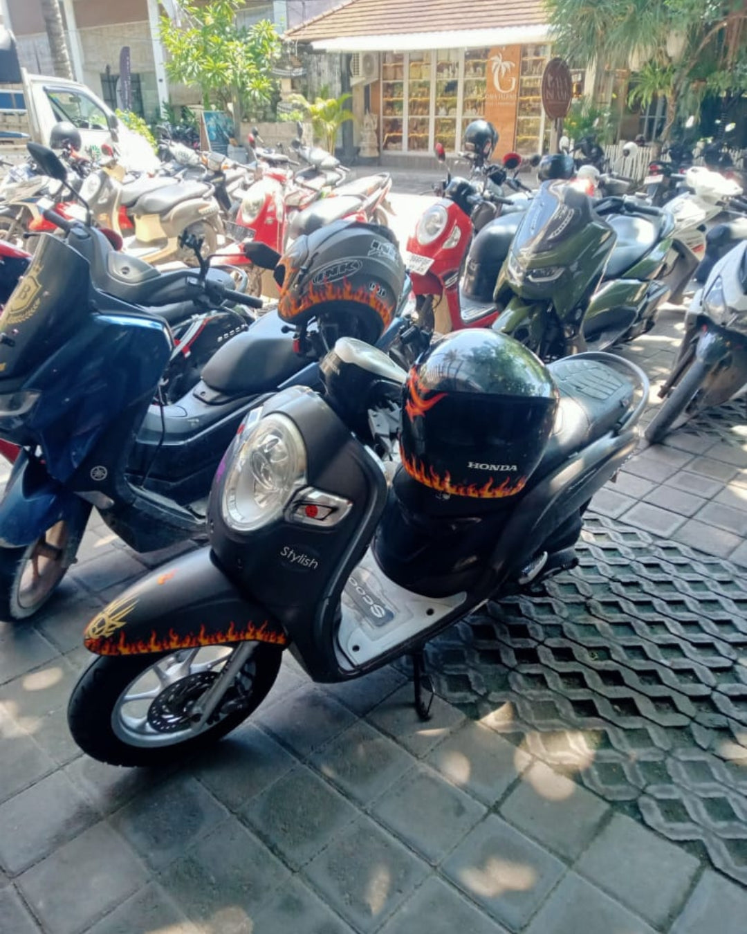 Honda Scoopy available for hire, Nusa Lembongan