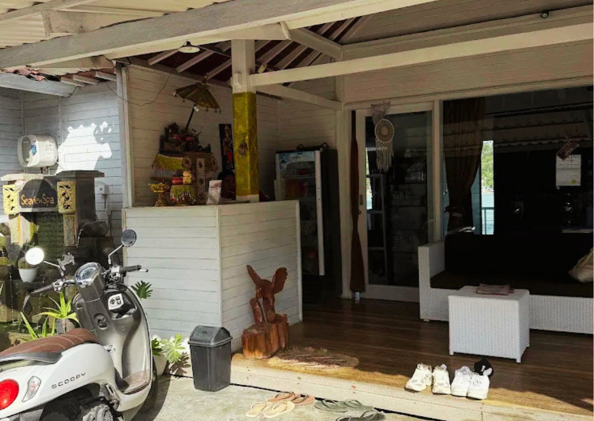 The front entry of Sea View Spa in Nusa Lembongan