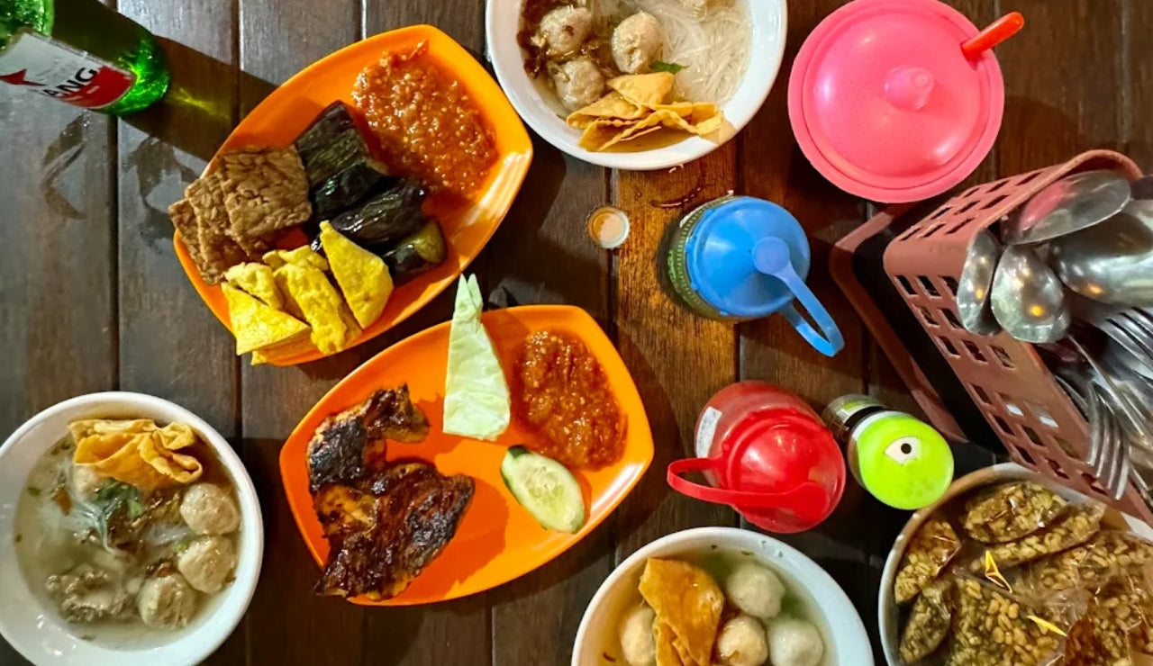 Table full of food served up at Warung Praba, Jungut Batu, Nusa Lembongan